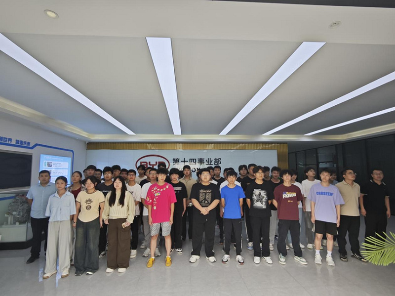 引領(lǐng)未來(lái)，驅(qū)動(dòng)夢(mèng)想——汽車工程學(xué)院2024級(jí)新生比亞迪參觀體驗(yàn)活動(dòng)紀(jì)實(shí)與策劃